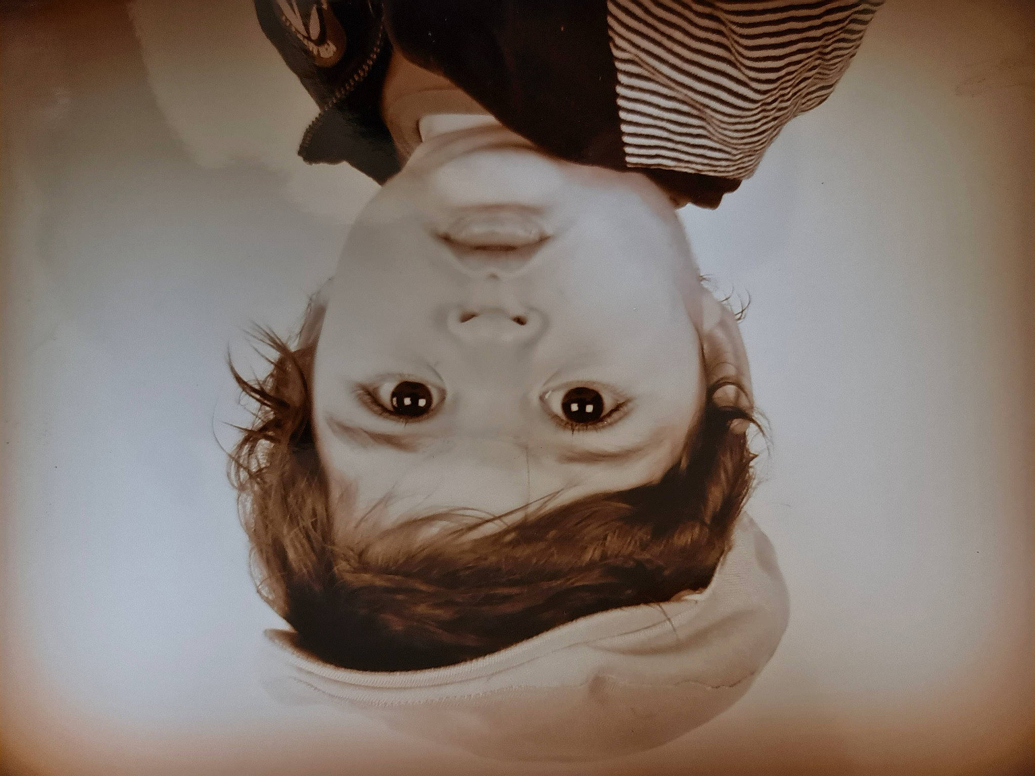 Marouane a rejoint le concours — aidez-le/la à gagner de superbes lots ! arm, beard, chin, ear, eyebrow, eyelash, eyewear, facial_hair, flash_photography, gesture, happy, headgear, human_body, jaw, lip, neck, nose, person, shoulder, window