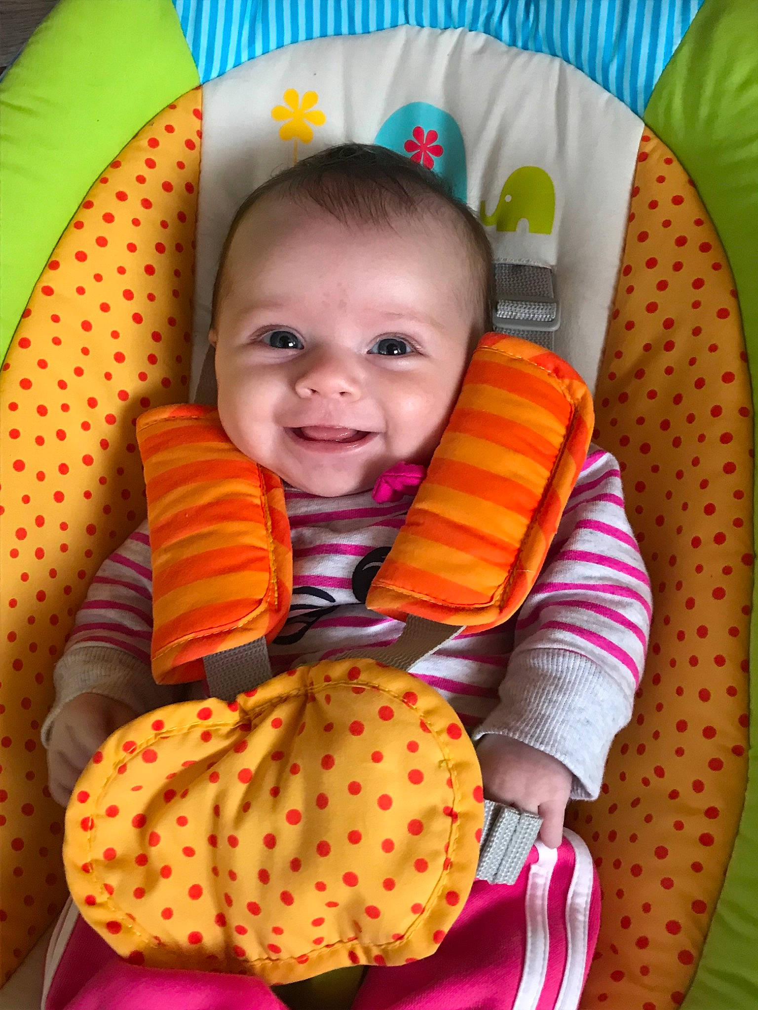 Melinda participe au concours pour gagner de l'argent avec cette photo : baby, baby_in_car_seat, child, joy, nap_mat, orange, person, play, product, textile, toddler