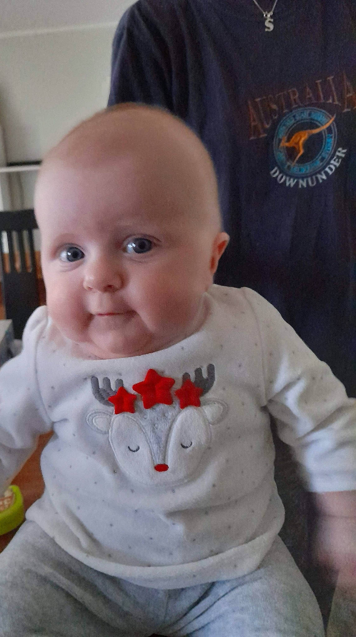 Amber participe au concours pour gagner de l'argent avec cette photo : active_shirt, baby, baby_products, baby_toddler_clothing, bib, cheek, child, cool, lip, long_sleeved_t_shirt, person, product, shelf, skin, sleeve, toddler, white