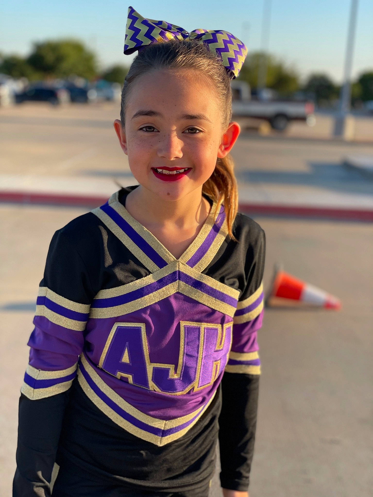 Mackenzee is registered to the contest to win money with this photo: beauty, cool, electric_blue, eyewear, fashion, fashion_design, fun, hairstyle, happy, head, headgear, headpiece, jewellery, joy, people, person, personal_protective_equipment, sky, sleeve, smile