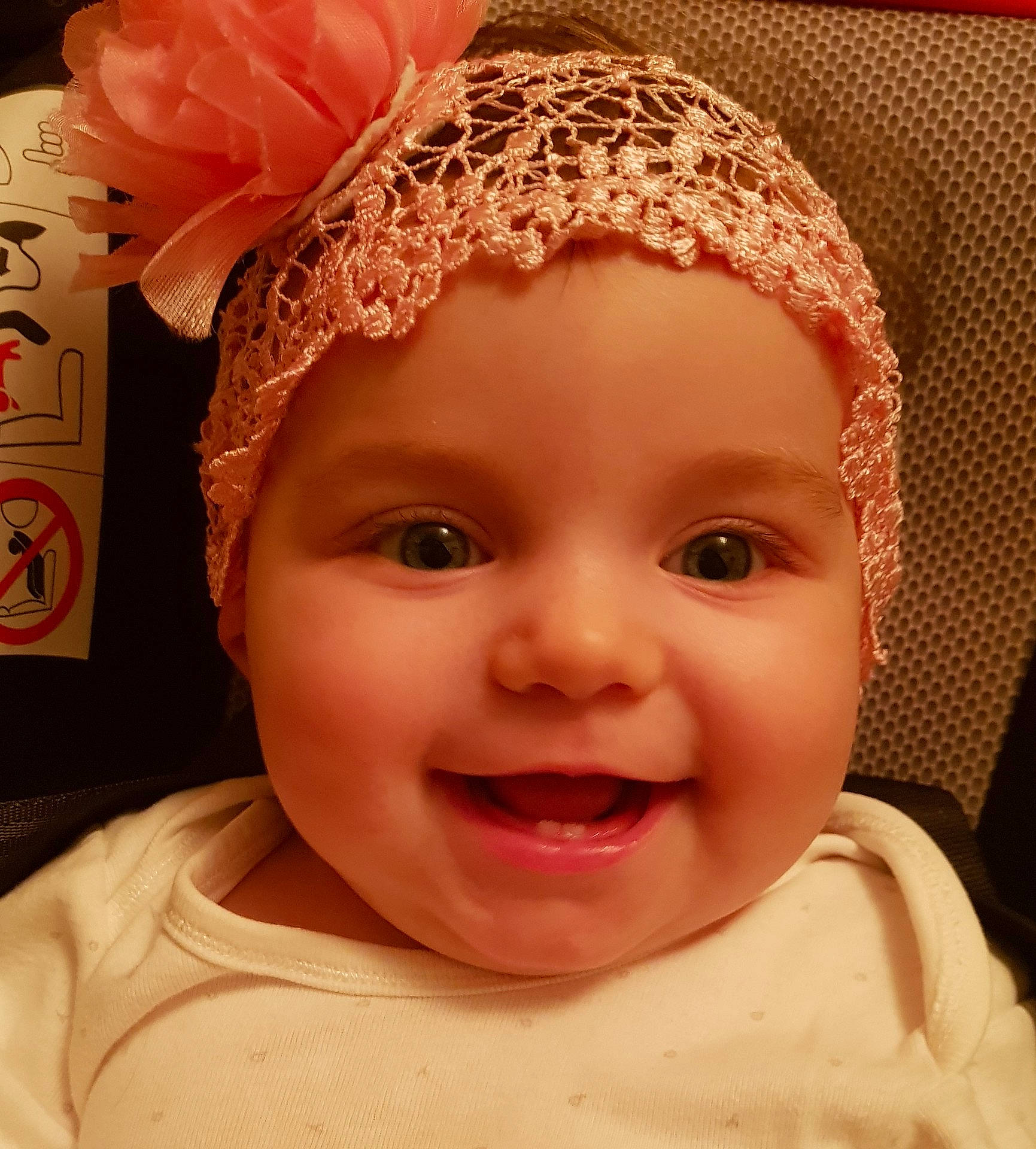 Anelisse participe au concours pour gagner de l'argent avec cette photo : beauty, cap, child, clothing, eye, face, facial_expression, fashion_accessory, hair_accessory, head, headgear, infant, joy, organ, pink, portrait, red, skin, smile, sweetness