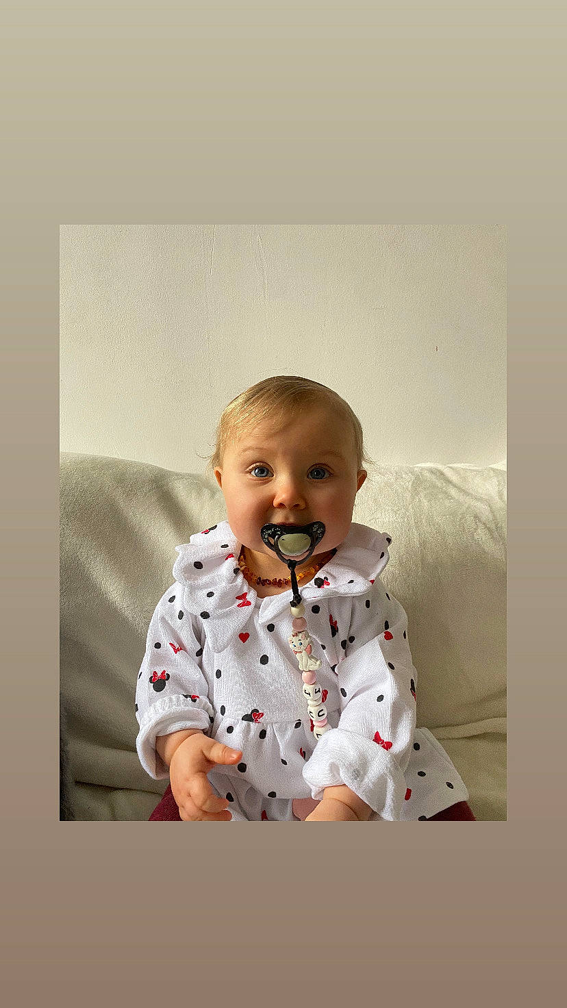 Julia participe au concours pour gagner de l'argent avec cette photo : art, baby, baby_toddler_clothing, cheek, child, collar, comfort, eye, flash_photography, fur, happy, linens, pattern, person, portrait_photography, room, shirt, sitting, sleeve, smile