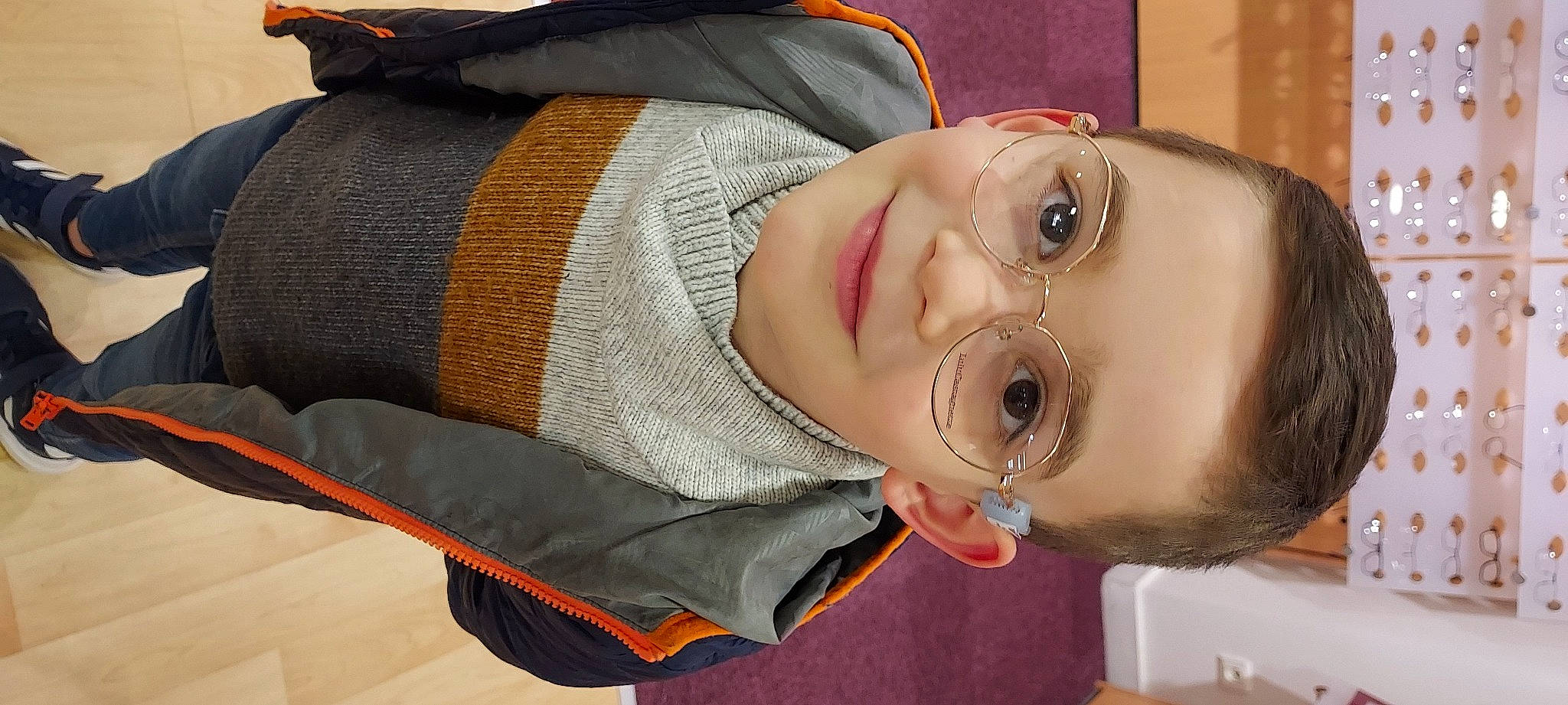 Tymého participe au concours pour gagner de l'argent avec cette photo : black_hair, cheek, child, chin, comfort, eyebrow, eyelash, eyewear, fashion_accessory, fun, happy, jaw, joy, lip, mouth, neck, nose, person, sleeve, smile