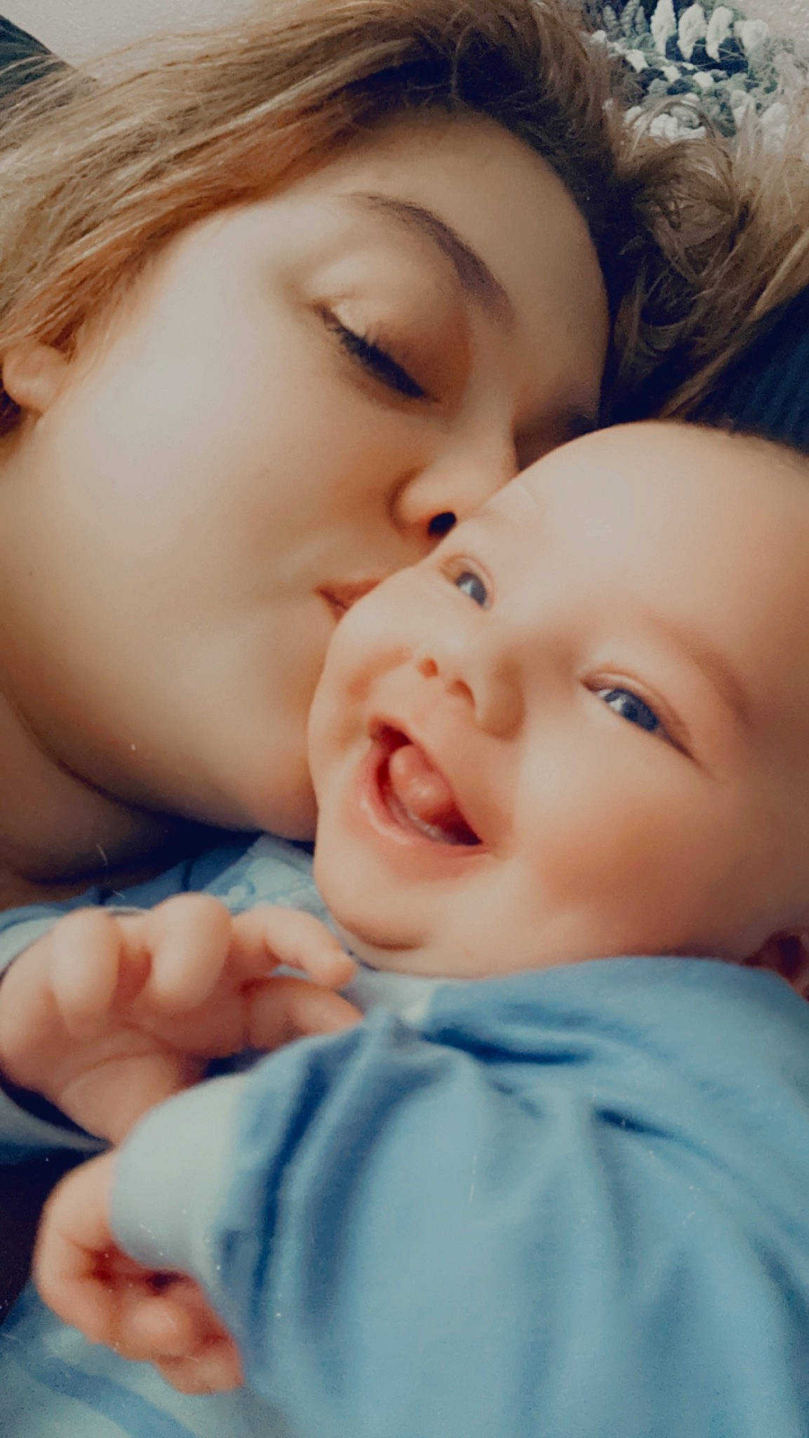 Brian is registered to the contest to win money with this photo: cheek, chin, ear, eyebrow, eyelash, facial_expression, finger, forehead, gesture, hairstyle, hand, happy, interaction, lip, mammal, mouth, nose, people_in_nature, person, skin