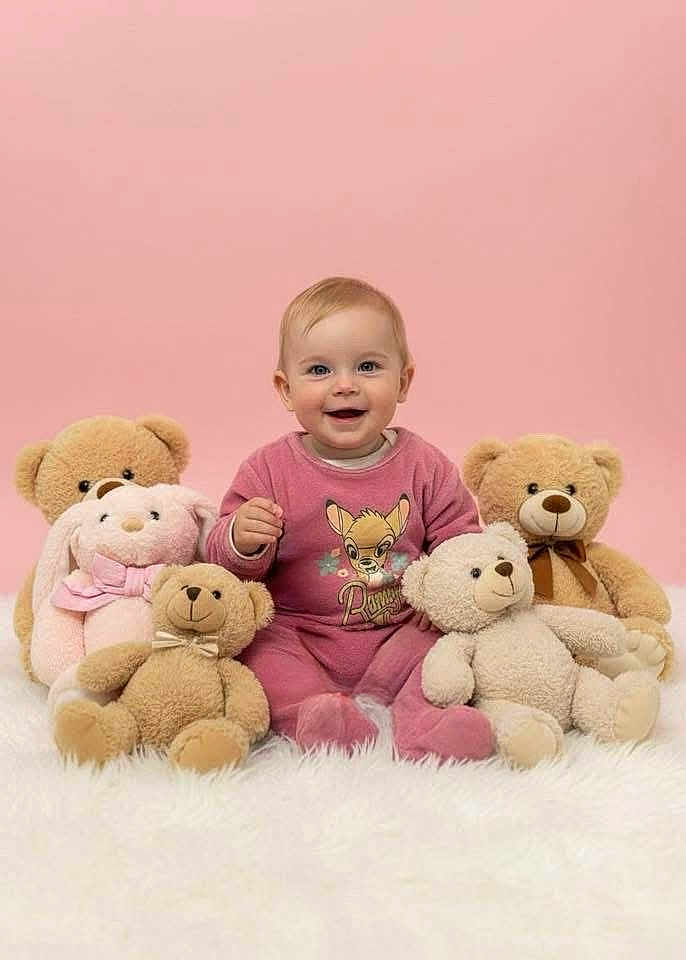 Mia participe au concours pour gagner de l'argent avec cette photo : baby, child, teddy_bear, plush_toy, pink_background, pink_clothing, smiling, sitting, cute, fluffy_rug, indoor, portrait, happy, soft_toys, infant, cozy, childhood, playful, warm, studio_photo