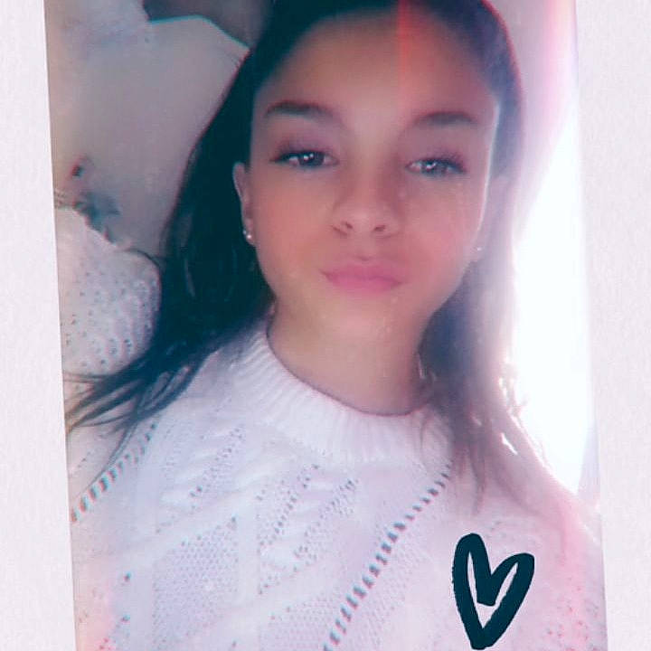 Louanne a rejoint le concours — aidez-le/la à gagner de superbes lots ! beauty, black_hair, cheek, chin, cool, eye, eyebrow, eyelash, face, forehead, hair, hairstyle, head, human, lip, nose, person, photography, selfie, skin