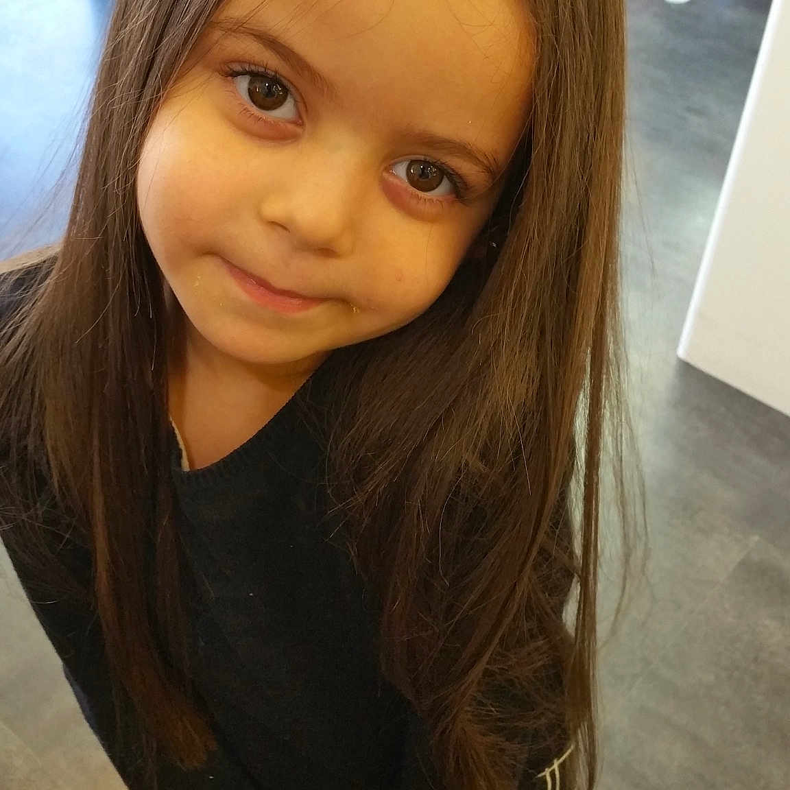 Inaya a rejoint le concours — aidez-le/la à gagner de superbes lots ! beauty, black_hair, blond, brown_hair, child_model, eyebrow, face, fawn, forehead, hair, hair_coloring, hairstyle, layered_hair, lip, long_hair, nose, person, photography, selfie, smile