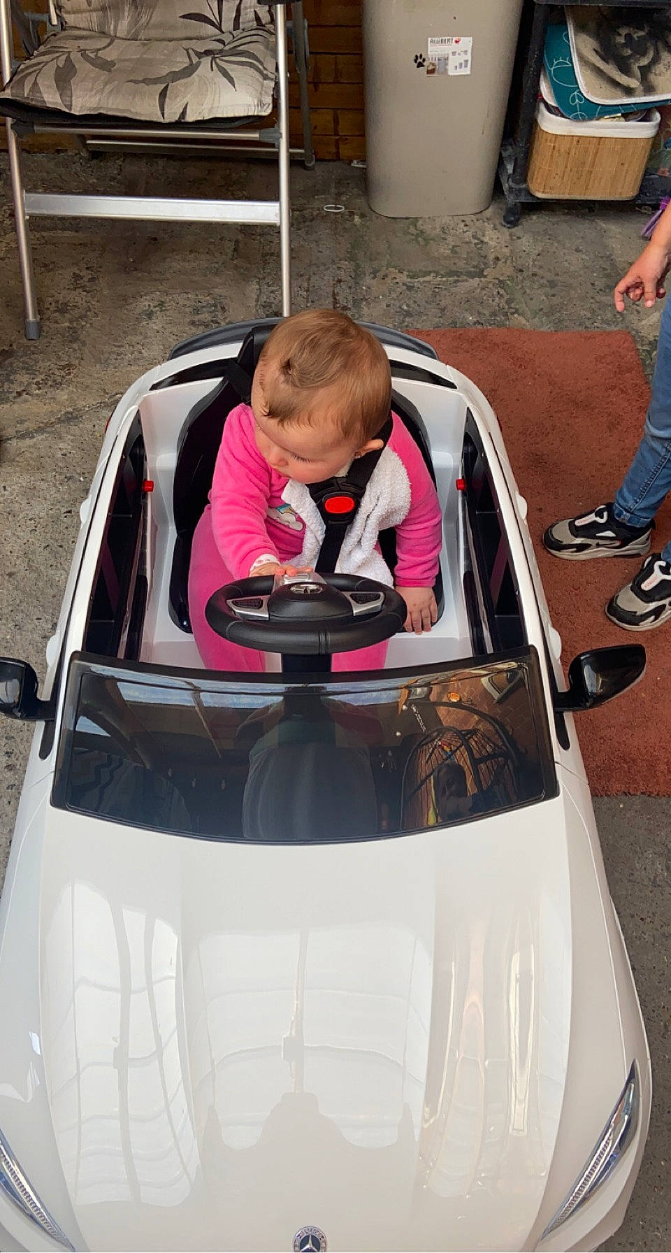 émylïanna participe au concours pour gagner de l'argent avec cette photo : auto_part, automotive_design, automotive_exterior, automotive_lighting, automotive_window_part, boats_and_boating_equipment_and_supplies, bumper, car, family_car, hood, jacket, leisure, motor_vehicle, motorsport, person, personal_luxury_car, recreation, trunk, vehicle, vehicle_door