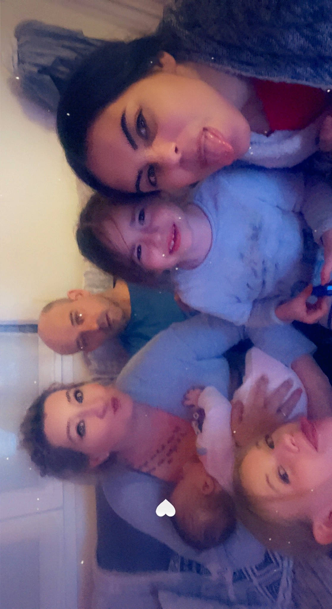 Nina participe au concours pour gagner de l'argent avec cette photo : blue, cheek, chin, eye, eyebrow, facial_expression, forehead, hair, hairstyle, head, human, joy, lip, mouth, muscle, nose, organ, person, photograph, skin