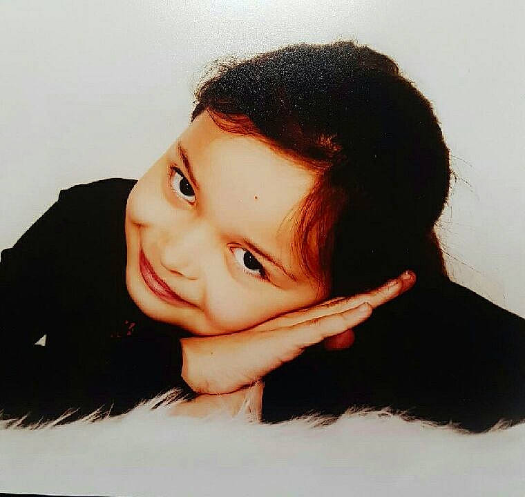 Lexy a rejoint le concours — aidez-le/la à gagner de superbes lots ! arm, beauty, black, black_hair, cheek, child, chin, ear, eye, eyebrow, face, forehead, hair, hairstyle, head, joy, lip, neck, nose, person