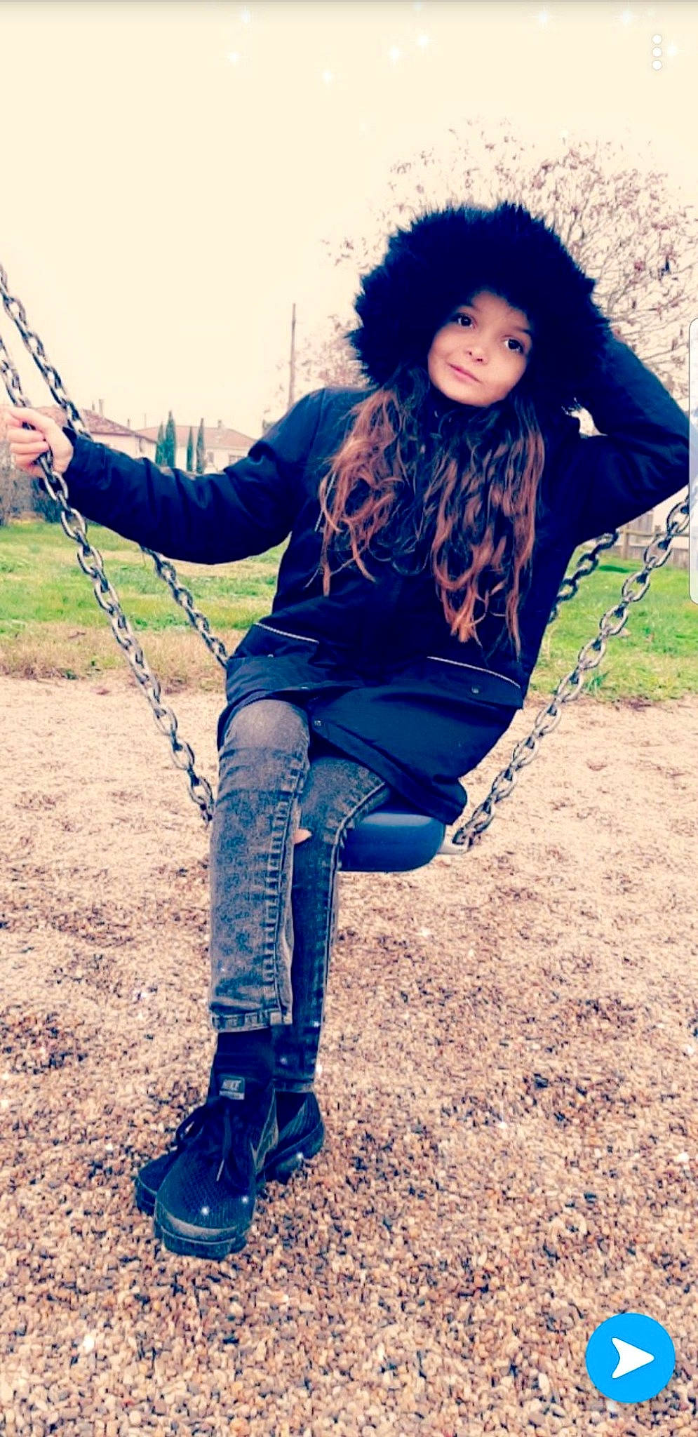 Lexy a rejoint le concours — aidez-le/la à gagner de superbes lots ! beanie, beauty, child, child_model, cool, denim, electric_blue, fashion, headgear, jacket, jeans, long_hair, outdoor_play_equipment, outerwear, person, photography, sitting, smile, swing, textile