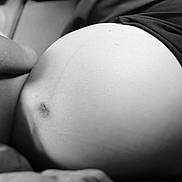 Shaelys Cassie participe au concours pour gagner de l'argent avec cette photo : abdomen, arm, chest, close_up, comfort, elbow, gesture, human_body, human_leg, knee, leg, monochrome_photography, nail, navel, neck, stomach, thigh, trunk, waist, wrist