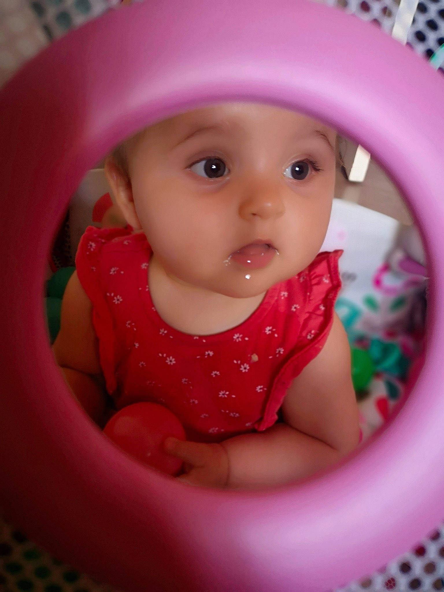 Naomy a rejoint le concours — aidez-le/la à gagner de superbes lots ! baby, baby_products, baby_toddler_clothing, beauty, cap, cheek, child, circle, fun, happy, hat, headwear, helmet, lip, magenta, organ, person, pink, product, skin