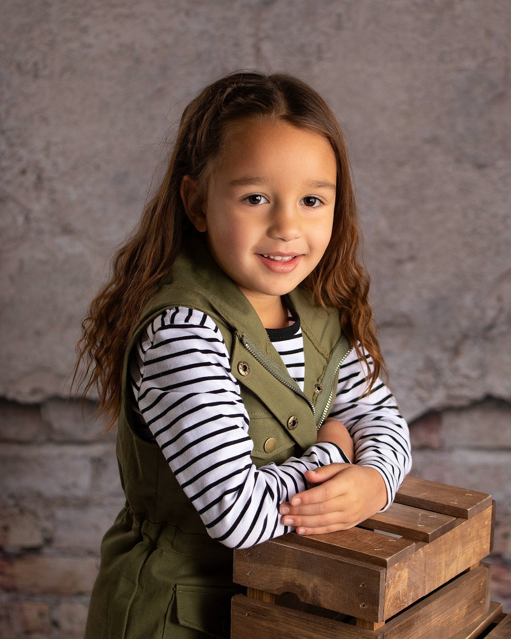 Audree is registered to the contest to win money with this photo: box, brown_hair, child_model, curious, hairstyle, happy, iris, joy, laugh, person, portrait, portrait_photography, sleeve, tooth