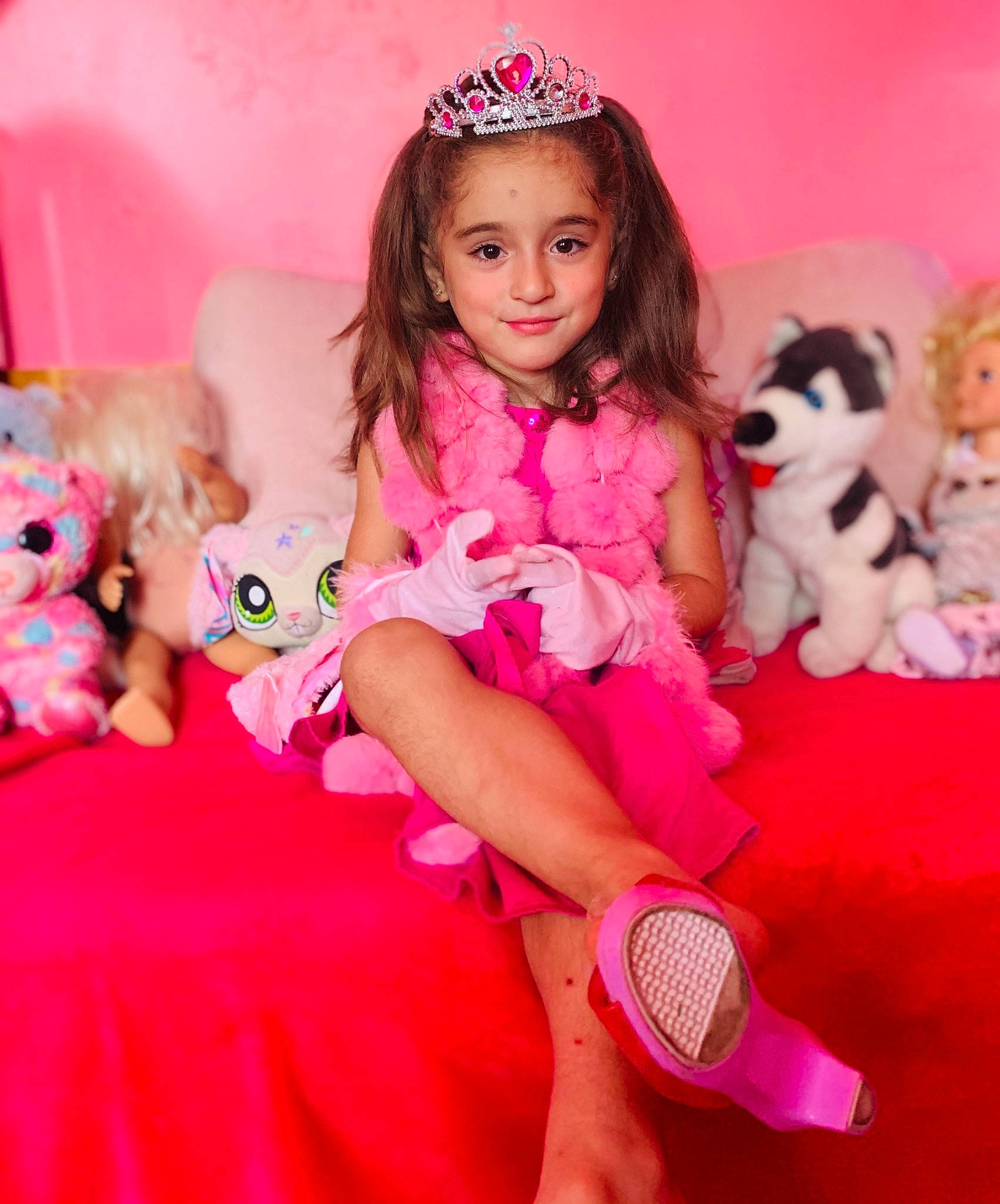 Amira participe au concours pour gagner de l'argent avec cette photo : child, clothing, dress, fashion, fawn, finger, fun, happy, head, joy, leg, leisure, magenta, people, person, pink, red, skin, smile, textile
