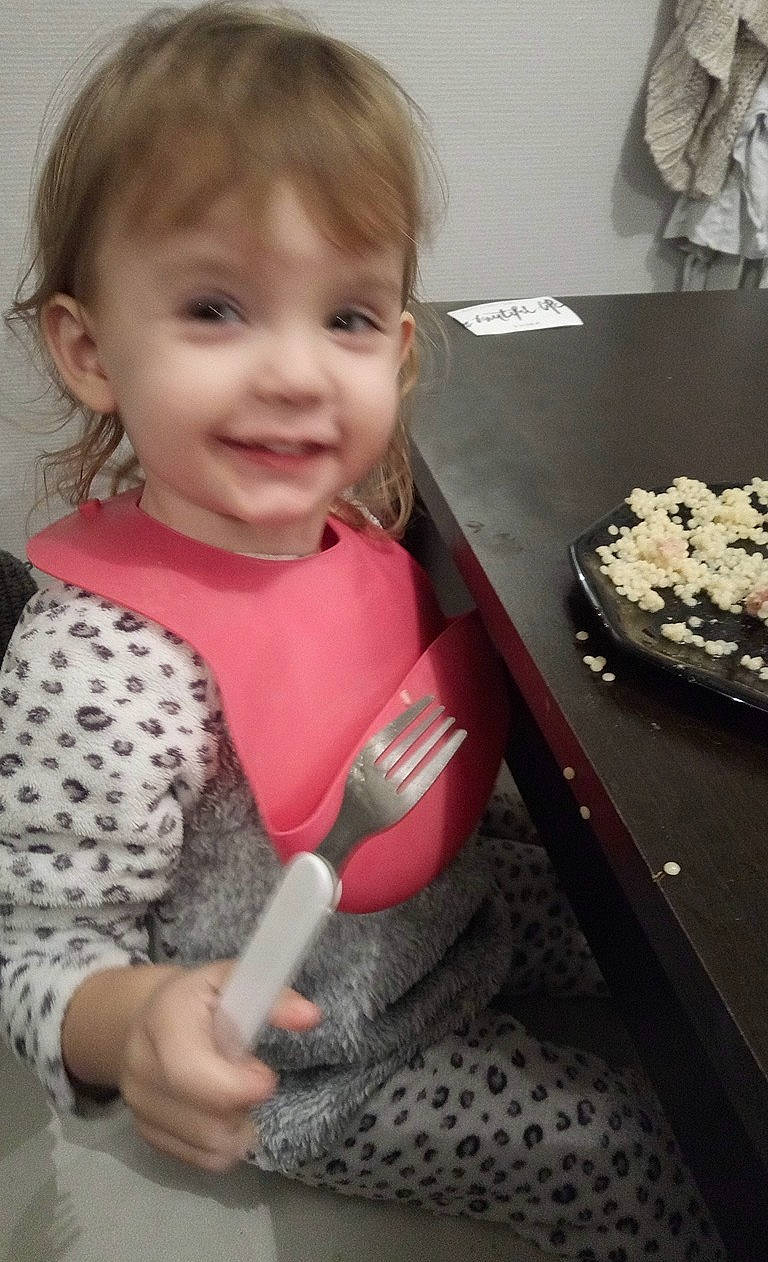 Lyna participe au concours pour gagner de l'argent avec cette photo : baby, baking, child, comfort_food, cuisine, food, joy, person, play, toddler