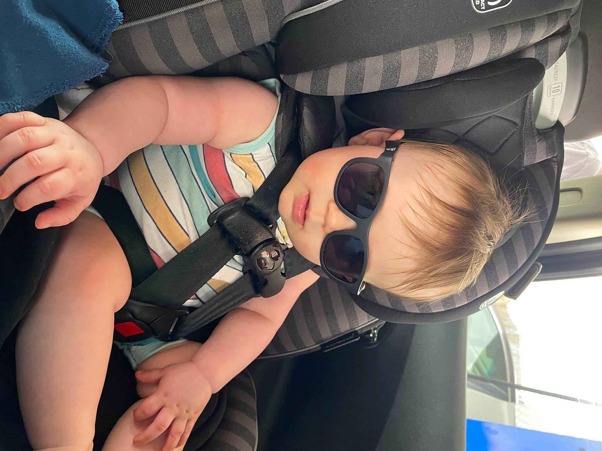 Solomon is registered to the contest to win money with this photo: black_hair, blond, comfort, cool, elbow, eyelash, eyewear, finger, gesture, hairstyle, hand, human_body, mouth, nail, person, shoulder, skin, sunglasses, thigh, toddler