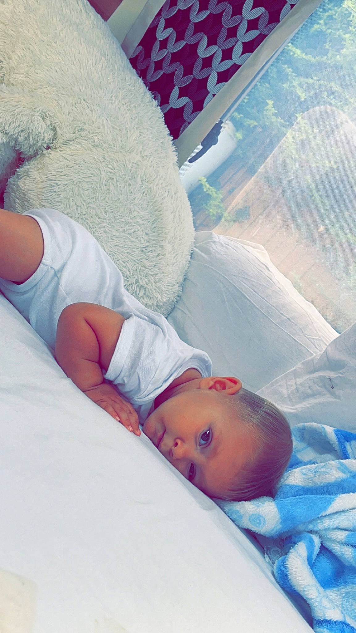 Ismaël participe au concours pour gagner de l'argent avec cette photo : abdomen, baby, baby_products, baby_sleeping, bedding, bedtime, child, cloud, comfort, hand, human_body, human_leg, leg, leisure, linens, morning, person, room, skin, thigh