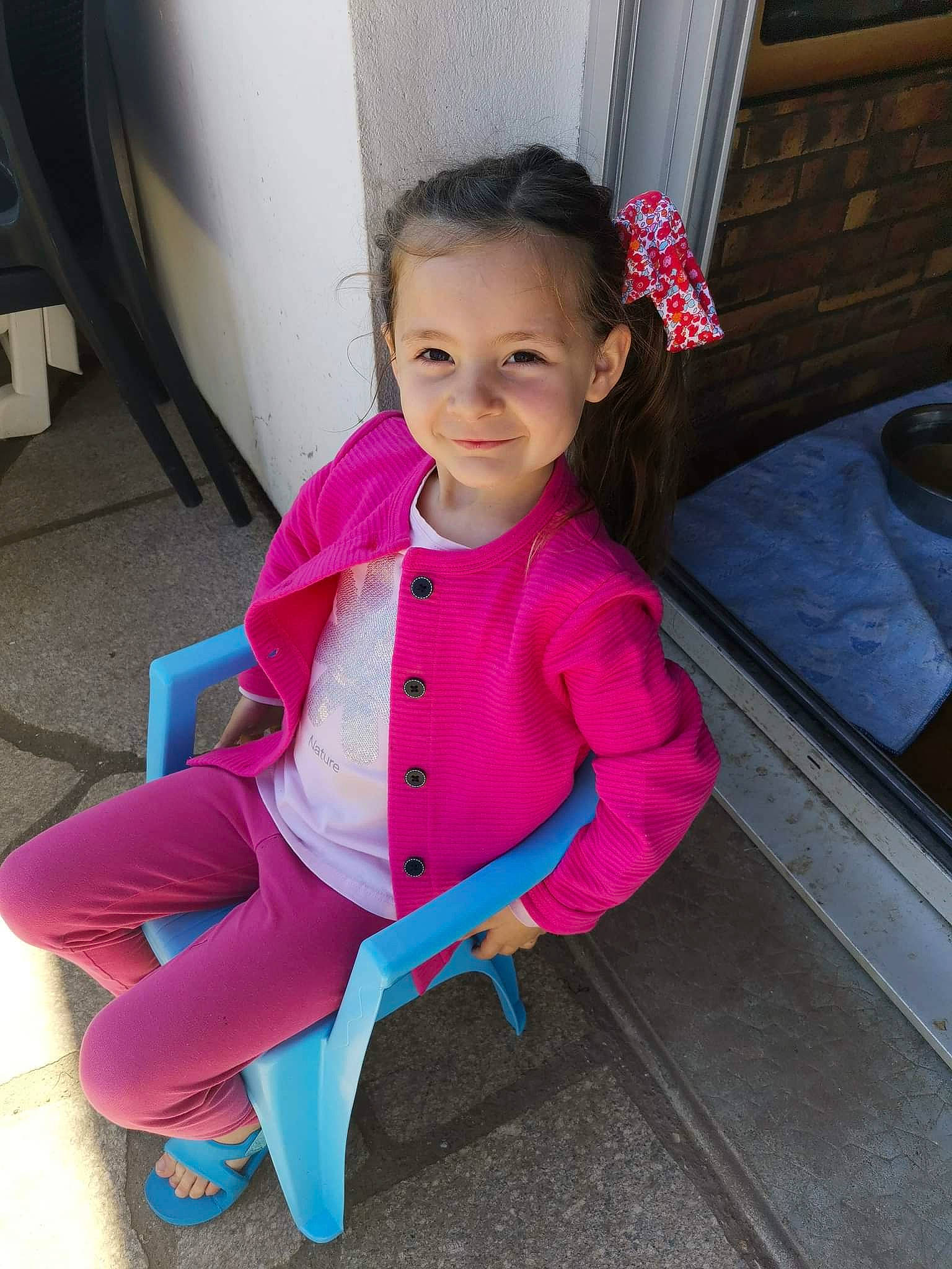 élisa participe au concours pour gagner de l'argent avec cette photo : baby_toddler_clothing, child, dress, electric_blue, face, fashion_accessory, fun, happy, joy, leg, leisure, magenta, person, pink, product, purple, sitting, sleeve, smile, toddler