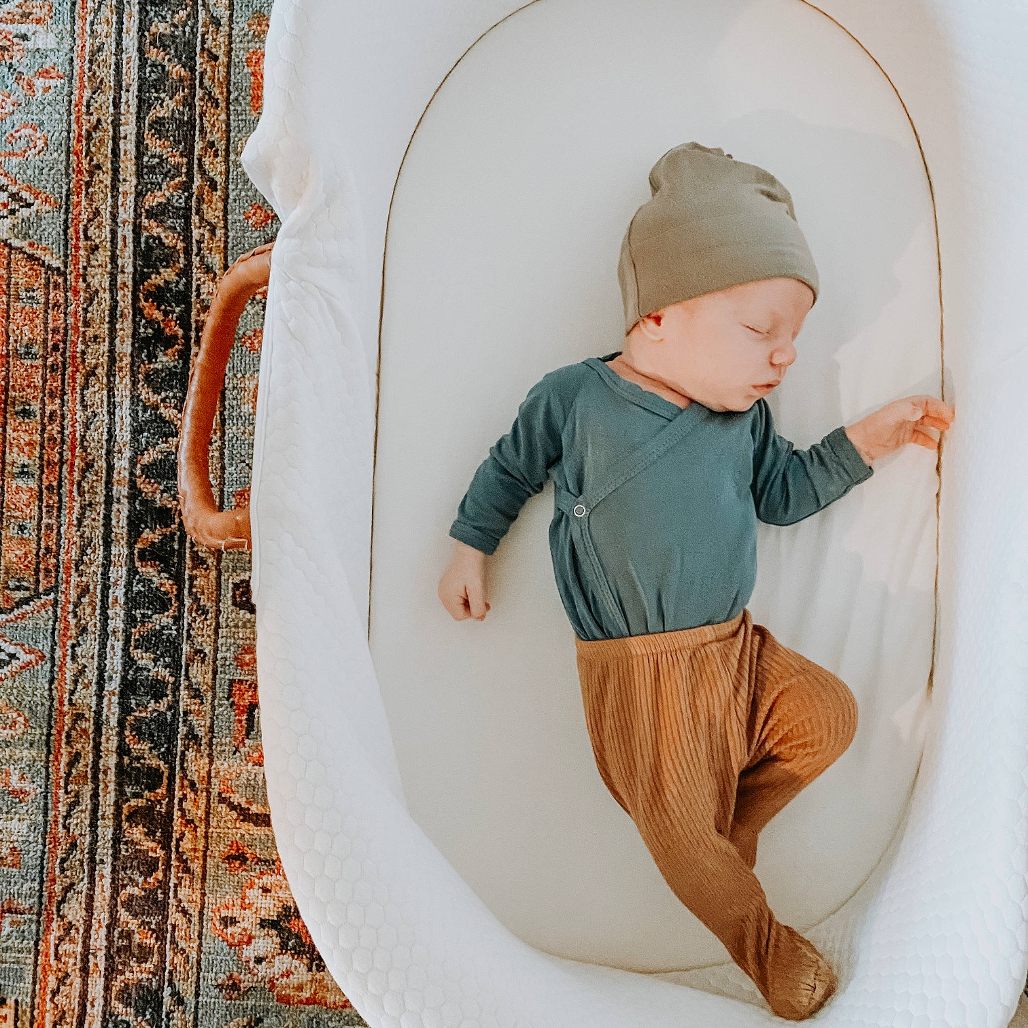 Ander is registered to the contest to win money with this photo: baby, baby_products, baby_toddler_clothing, beige, cap, child, fashion_accessory, hat, headgear, headwear, pattern, person, product, sleeve, toddler