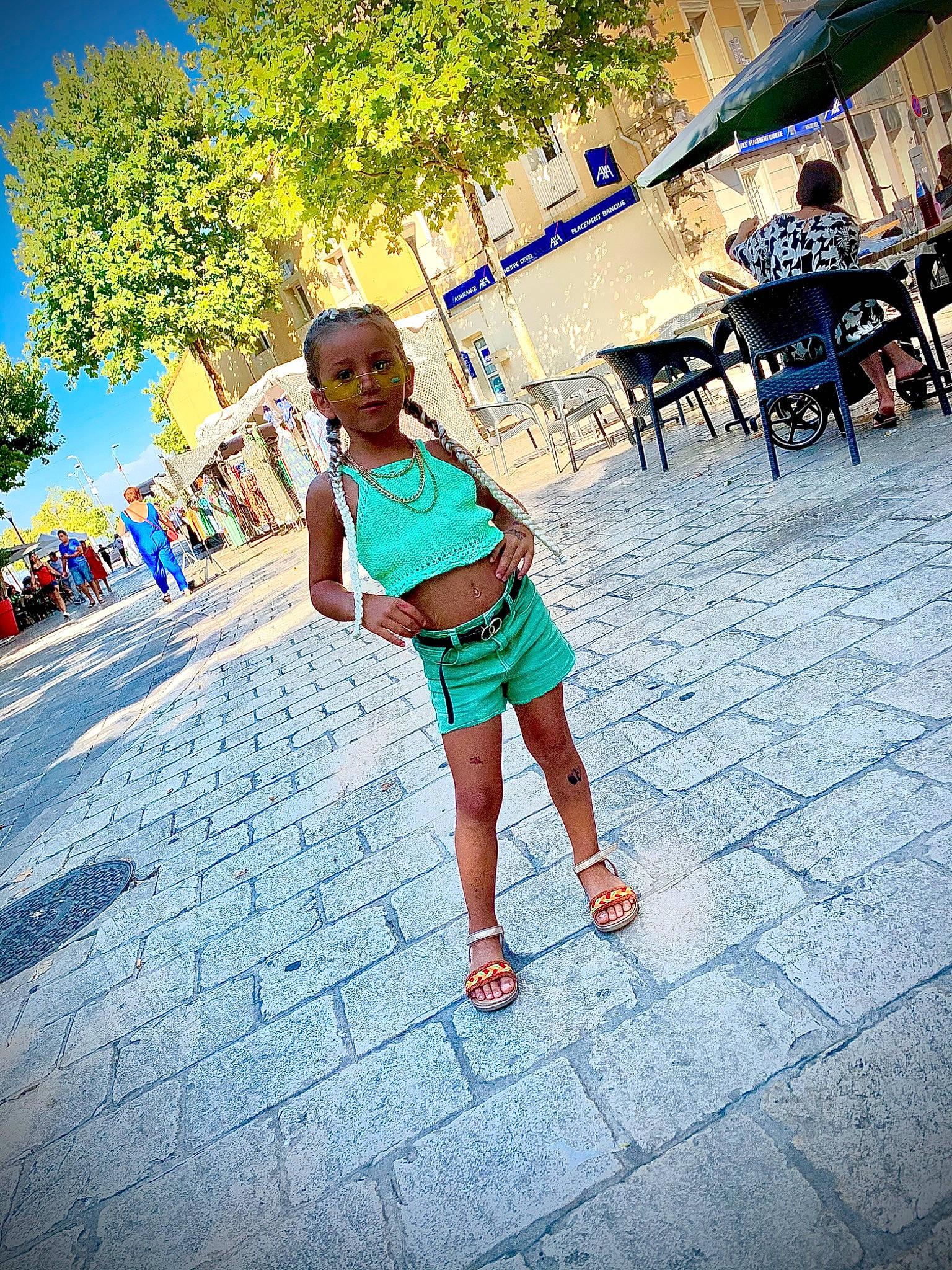 Kendall participe au concours pour gagner de l'argent avec cette photo : asphalt, azure, blue, chair, city, cool, electric_blue, fun, happy, leisure, people_in_nature, person, plant, recreation, road, road_surface, sidewalk, tints_and_shades, toddler, travel