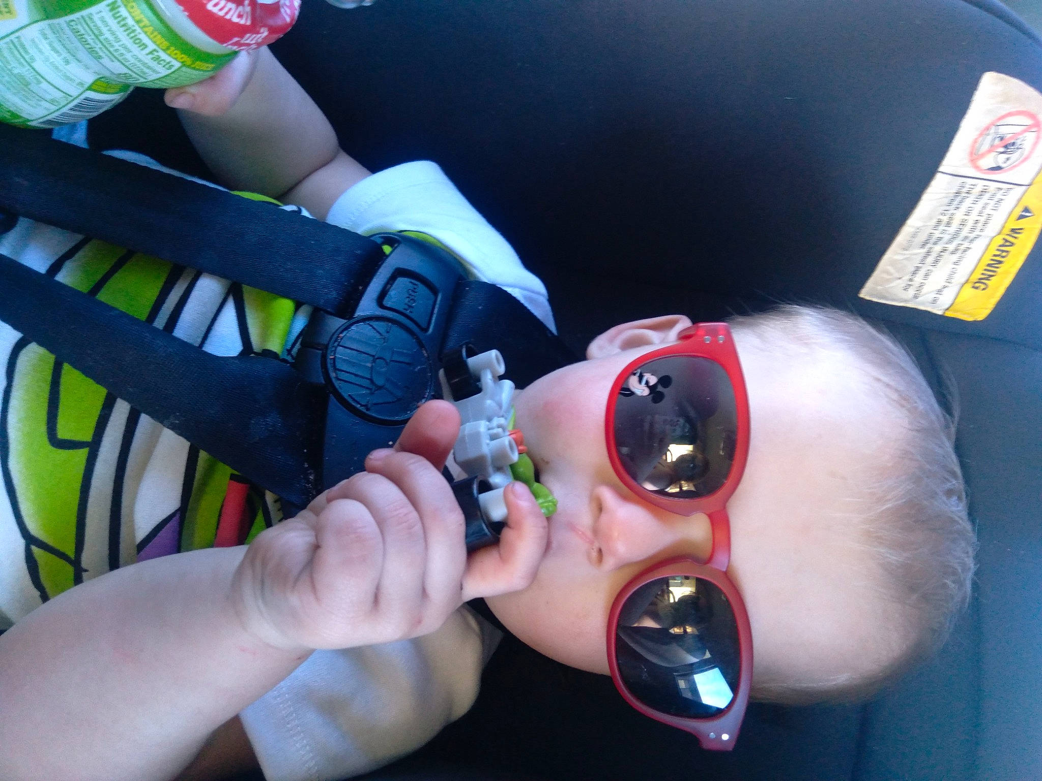 Kolt is registered to the contest to win money with this photo: audio_equipment, cool, cosmetics, event, eyelash, eyewear, finger, fun, gesture, glasses, goggles, hand, mouth, nail, person, personal_protective_equipment, sunglasses, thumb, toy, vision_care