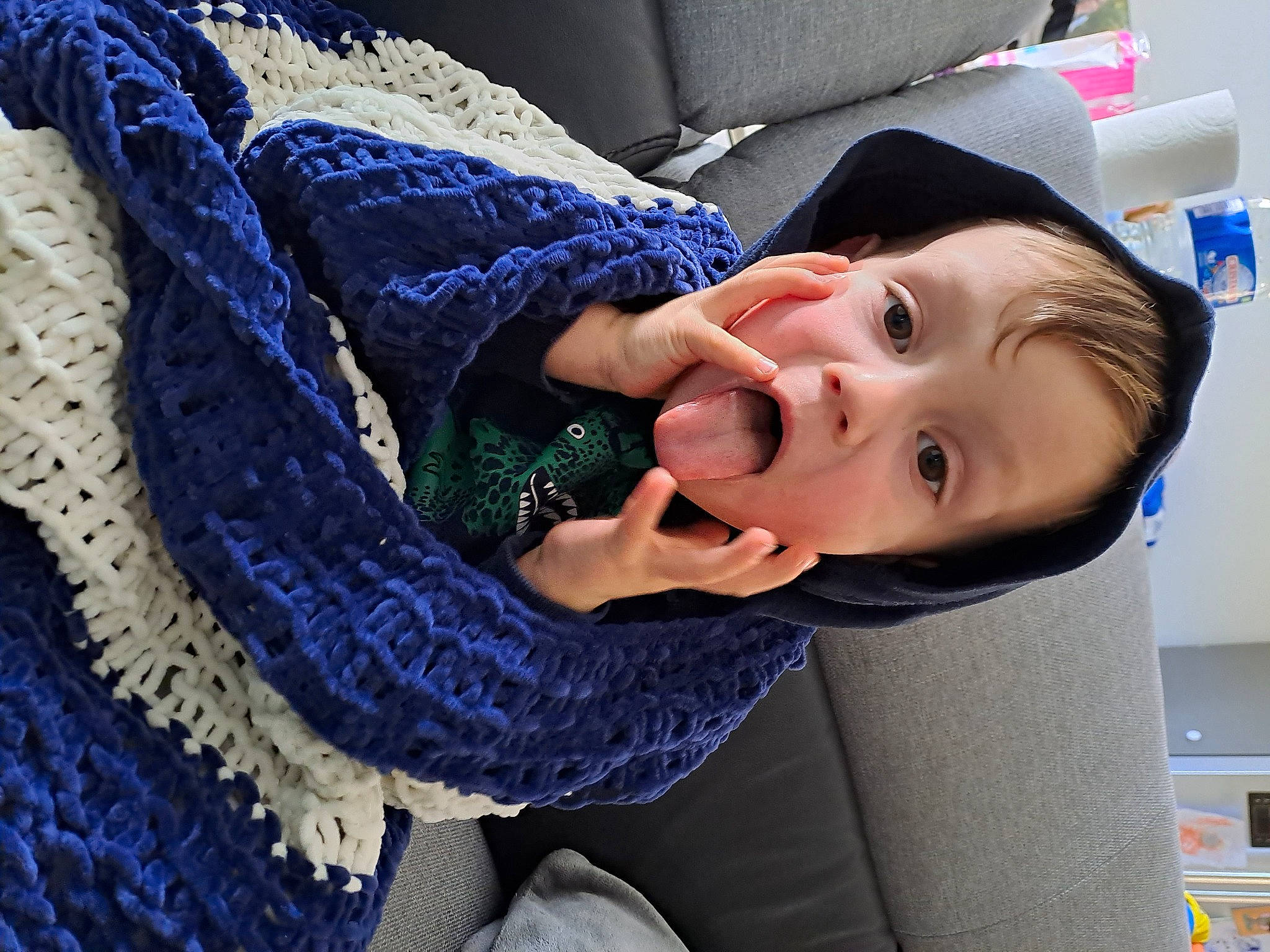 Arthur a rejoint le concours — aidez-le/la à gagner de superbes lots ! baby, baby_toddler_clothing, blue, child, comfort, electric_blue, eyelash, fashion_accessory, hat, pattern, person, purple, shawl, sleeve, smile, surprise, thread, toddler, wool, woolen
