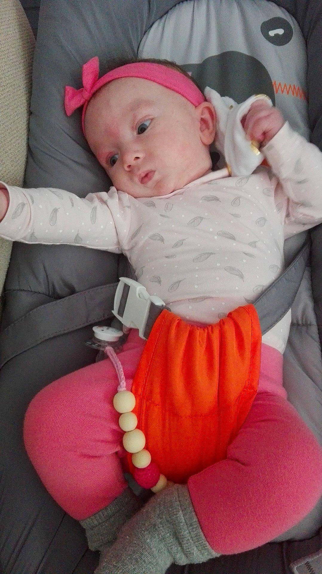 Layla participe au concours pour gagner de l'argent avec cette photo : baby_products, car_seat, child, infant, mouth, person, pink, product, skin, textile, toddler