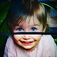 Suzanne participe au concours pour gagner de l'argent avec cette photo : beauty, cheek, child, chin, cool, eye, eyebrow, face, facial_expression, forehead, fun, green, hair, hairstyle, head, lip, nose, organ, skin, smile