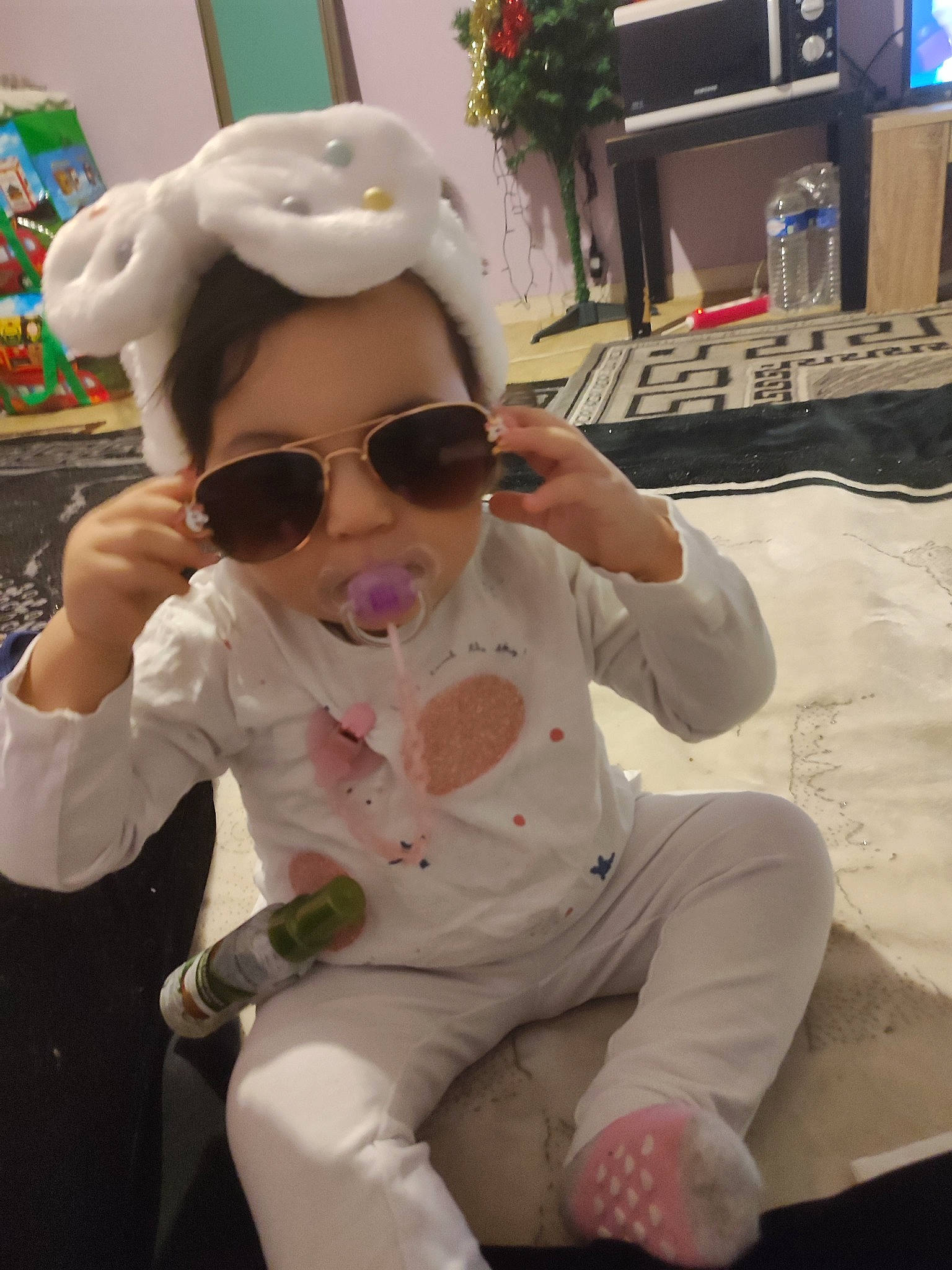 Amira a rejoint le concours — aidez-le/la à gagner de superbes lots ! beard, cap, cool, event, eyewear, fun, glasses, goggles, green, hairstyle, happy, houseplant, leisure, person, personal_protective_equipment, plant, sleeve, sunglasses, thumb, vision_care