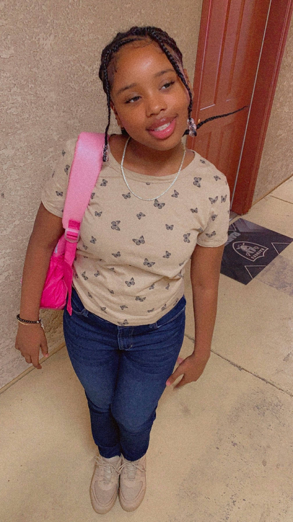 Kajalique is registered to the contest to win money with this photo: abdomen, chest, denim, elbow, eyewear, fashion_design, gesture, human_leg, jewellery, joint, joy, leg, lip, long_hair, magenta, pattern, peach, person, sleeve, thigh