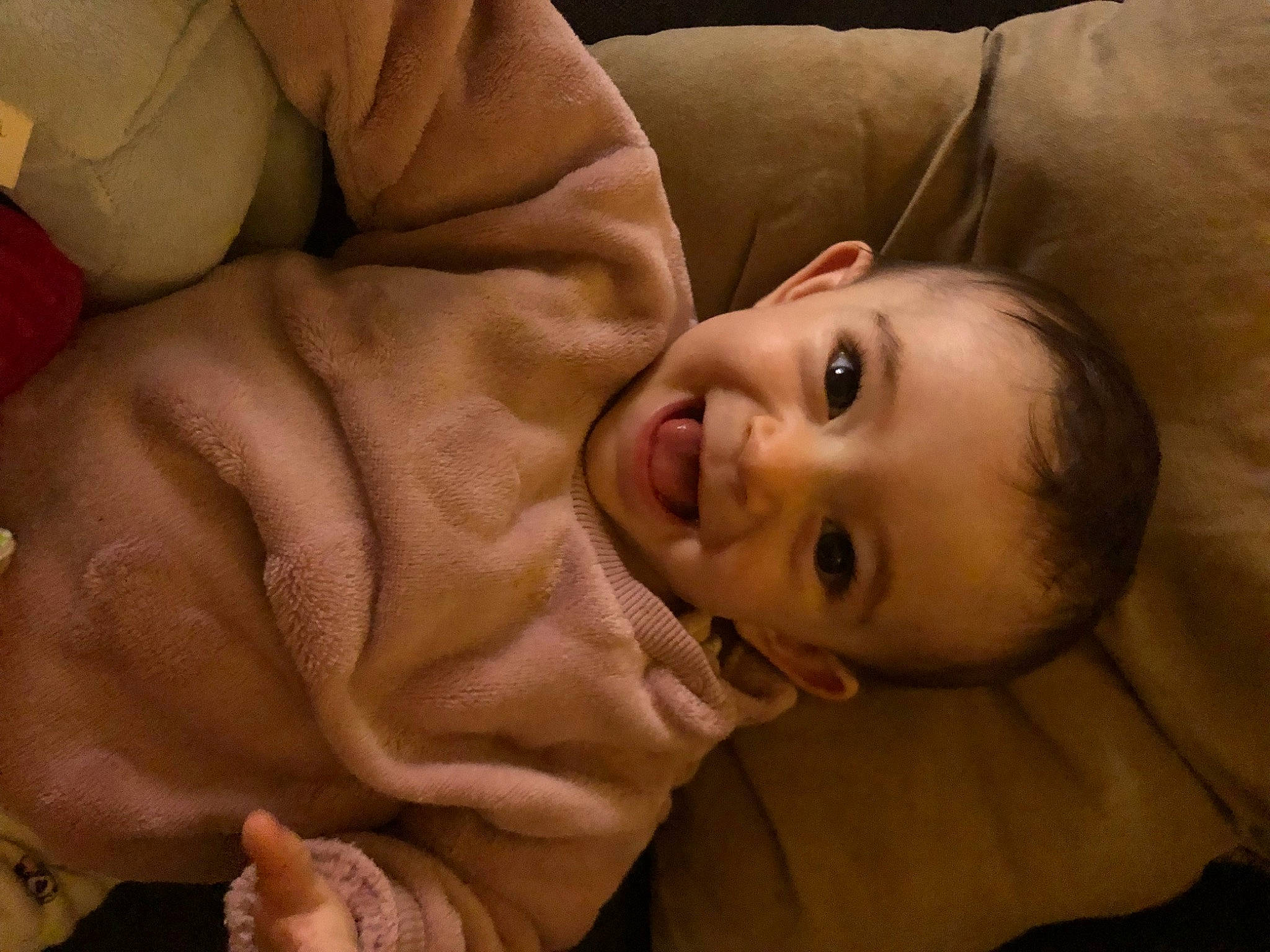 Eva participe au concours pour gagner de l'argent avec cette photo : baby, cheek, child, chin, close_up, comfort, eye, eyebrow, face, forehead, happy, head, iris, joy, lip, mouth, nose, person, skin, smile