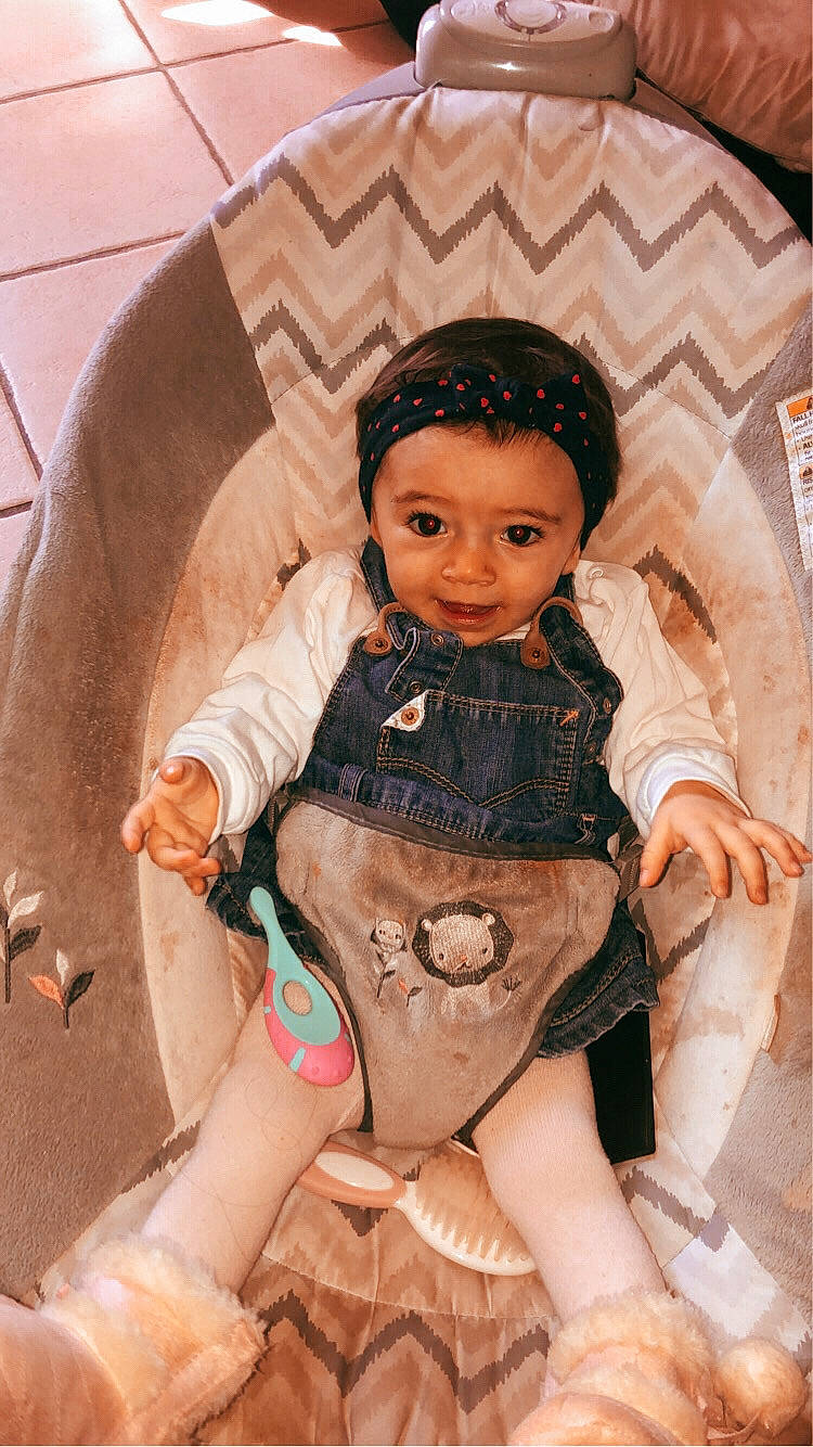 Eva participe au concours pour gagner de l'argent avec cette photo : baby, baby_toddler_clothing, bathing, cheek, chest, child, doll, fashion_design, fawn, fun, happy, headwear, human_body, person, personal_protective_equipment, sitting, skin, sleeve, thigh, toddler