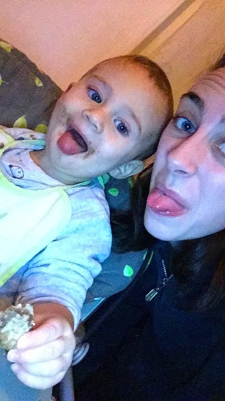 Emilio a rejoint le concours — aidez-le/la à gagner de superbes lots ! cheek, child, cool, eye, eyebrow, face, finger, fun, girl, head, human_hair_color, lip, mouth, nose, organ, person, product, selfie, skin, smile