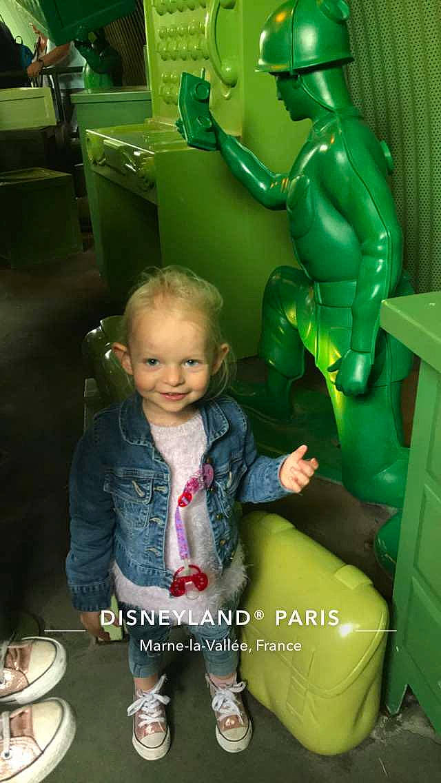 Milana participe au concours pour gagner de l'argent avec cette photo : action_figure, baby, baby_toddler_clothing, child, dishware, figurine, human_body, joy, person, plastic, plate, platter, porcelain, sculpture, serveware, statue, toddler, toy