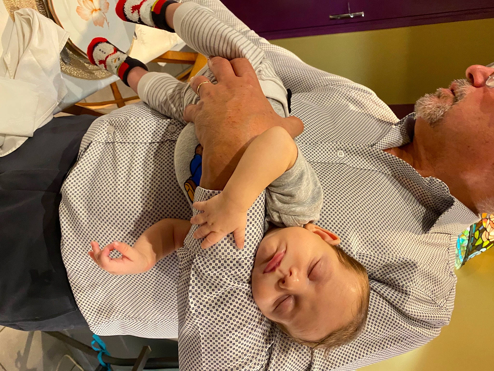 Noâm a rejoint le concours — aidez-le/la à gagner de superbes lots ! arm, baby, ear, elbow, glove, headwear, health_care, medical_procedure, nose, patient, person, temple, throat, wrist