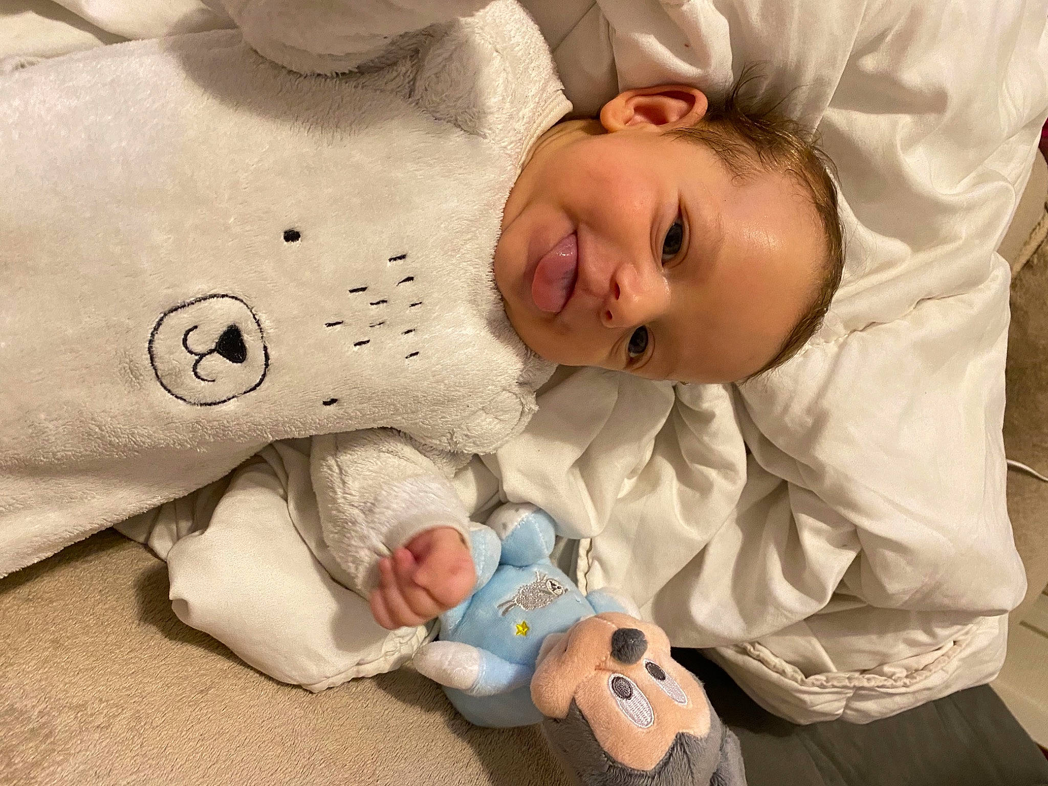 Noâm participe au concours pour gagner de l'argent avec cette photo : baby, baby_products, baby_toddler_clothing, baby_toys, cheek, child, comfort, human, linens, nose, person, product, skin, toddler