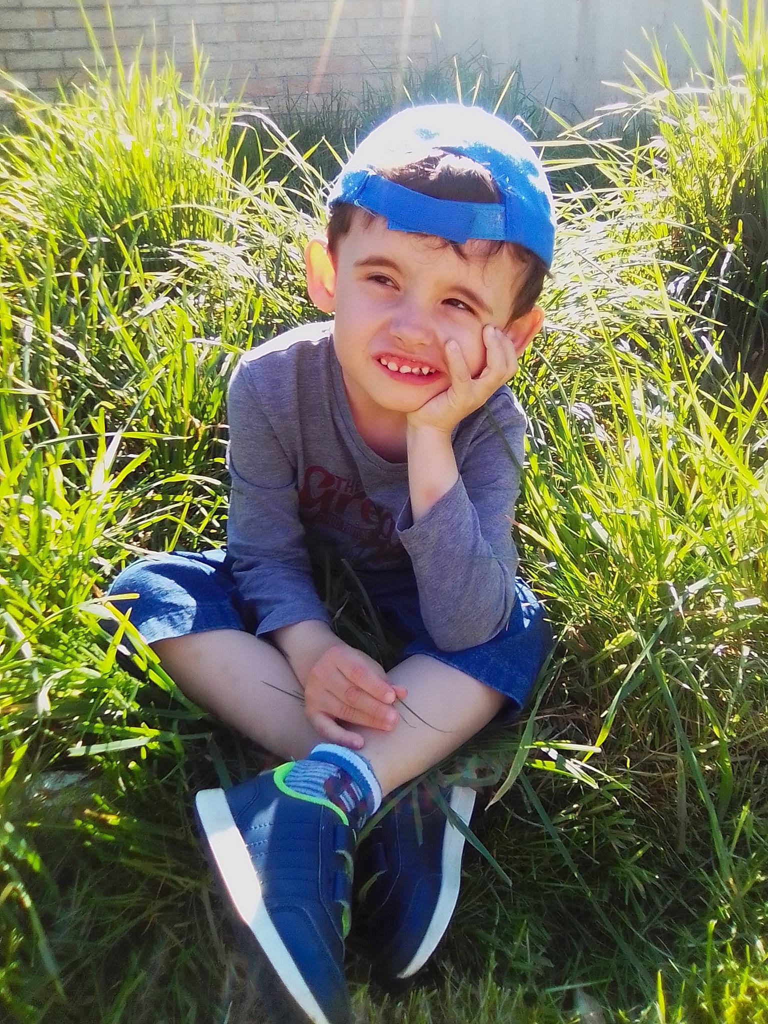 Mattéï a rejoint le concours — aidez-le/la à gagner de superbes lots ! blue, cap, child, electric_blue, eyewear, face, fun, grass, grass_family, grassland, happy, hat, headwear, joy, leisure, people_in_nature, person, plant, recreation, shoe