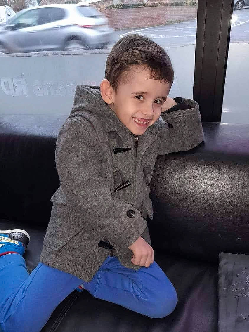 Mattéï a rejoint le concours — aidez-le/la à gagner de superbes lots ! auto_part, automotive_design, automotive_exterior, car, comfort, electric_blue, family_car, fun, joy, knee, lap, leisure, luxury_vehicle, motor_vehicle, person, personal_luxury_car, sitting, sleeve, smile, toddler