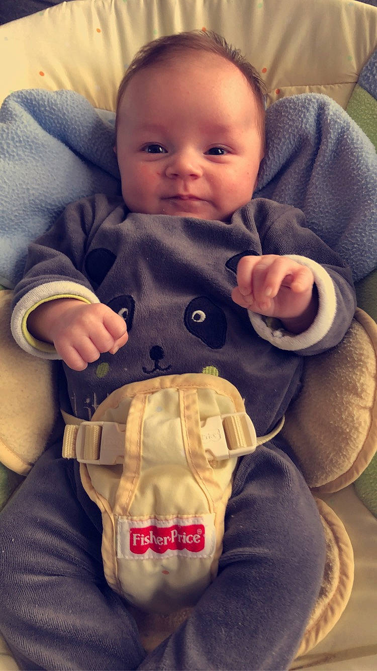 Yliano participe au concours pour gagner de l'argent avec cette photo : baby, baby_toddler_clothing, cheek, comfort, eye, eyebrow, face, finger, gesture, hand, head, organ, outerwear, person, photograph, skin, sleeve, textile, thumb, toddler