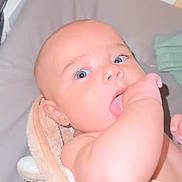 Leyah participe au concours pour gagner de l'argent avec cette photo : baby, infant, face, hand, skin, blue_eyes, towel, wrapped, thumb, sucking, curious, soft, closeup, person, child, newborn, cute, indoor, supporting_hand, ring