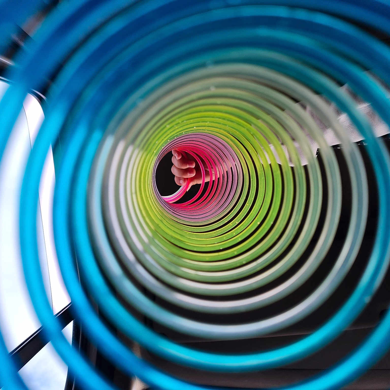 Stroppe a rejoint le concours — aidez-le/la à gagner de superbes lots ! aqua, art, auto_part, automotive_wheel_system, circle, close_up, colorfulness, electric_blue, graphic_design, green, light, line, magenta, meteorological_phenomenon, pattern, plant, spiral, symmetry, visual_arts, vortex