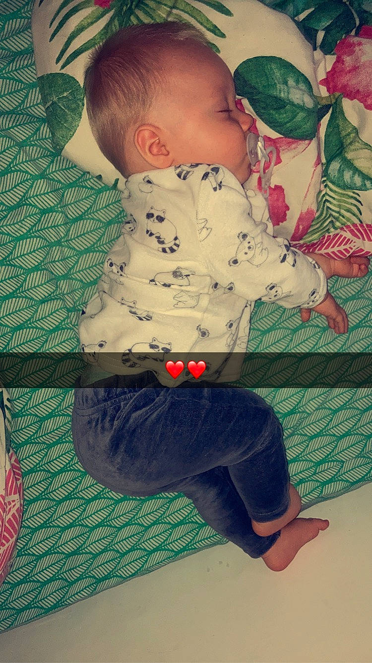 Tayler participe au concours pour gagner de l'argent avec cette photo : arm, baby, baby_toddler_clothing, cheek, comfort, cool, facial_expression, green, hairstyle, happy, knee, leaf, nose, organ, person, skin, sleeve, standing, textile, thigh