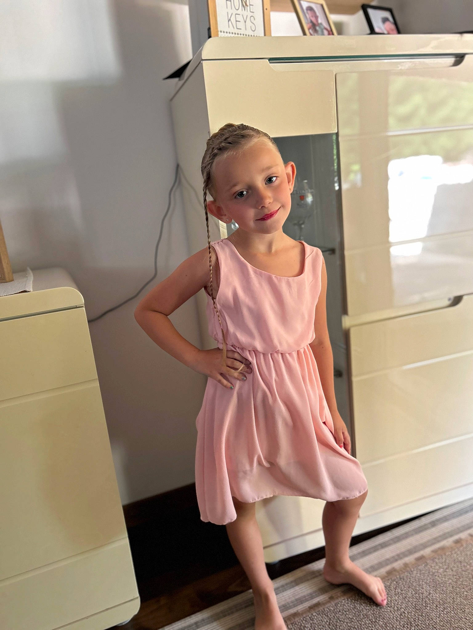 Eden participe au concours pour gagner de l'argent avec cette photo : baby_toddler_clothing, barefoot, blond, day_dress, dress, fashion_design, floor, flooring, foot, hairstyle, human_leg, joy, knee, leg, one_piece_garment, person, shoulder, sleeve, thigh, toddler