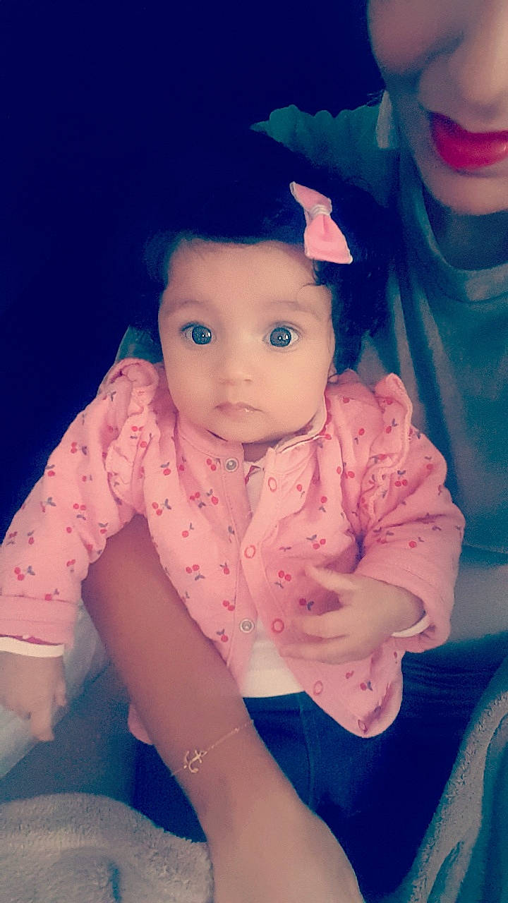 Lahna participe au concours pour gagner de l'argent avec cette photo : beauty, black_hair, cheek, child, eye, face, fun, girl, hand, happiness, head, human, human_hair_color, infant, iris, mouth, person, pink, skin, standing