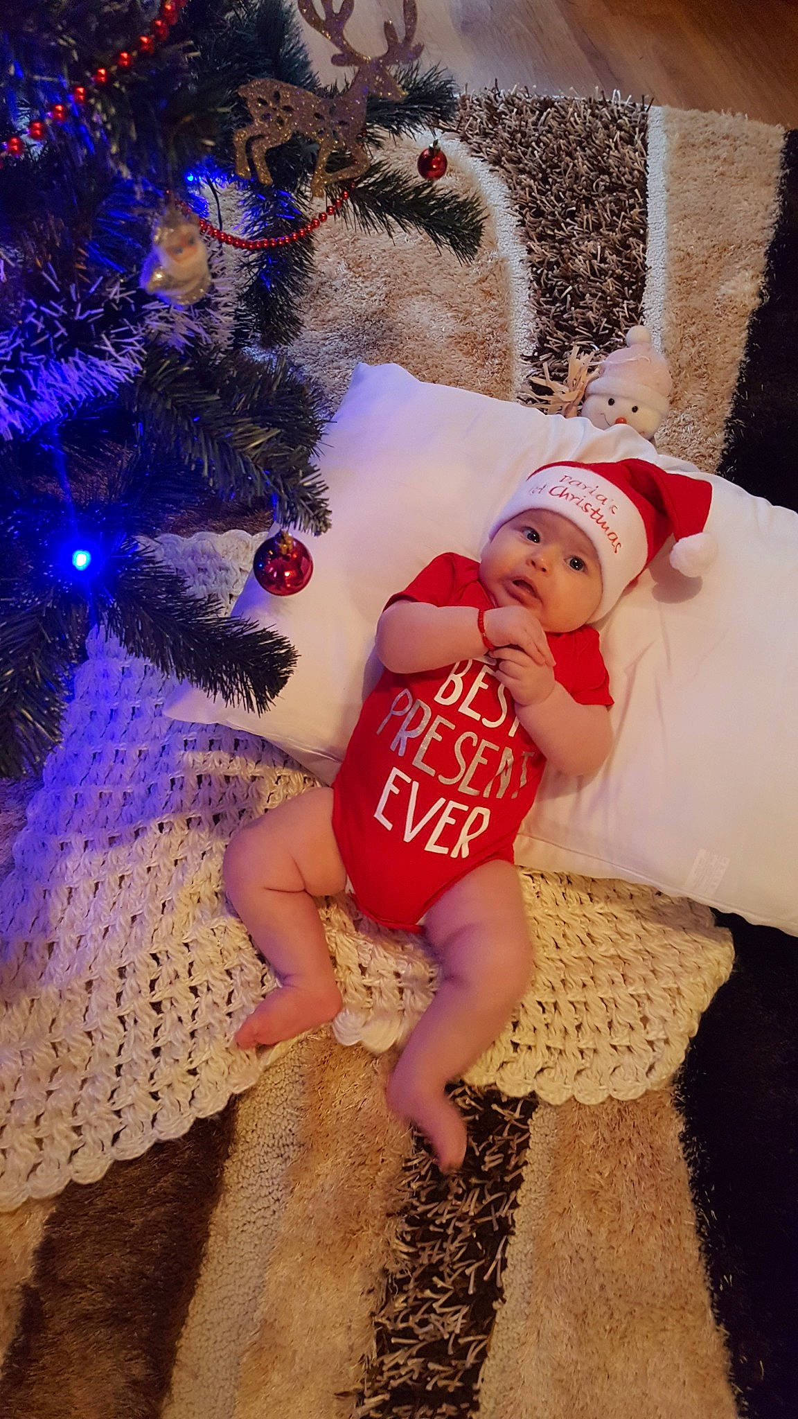 Daria is registered to the contest to win money with this photo: art, christmas, christmas_decoration, event, fun, girl, happiness, headwear, holiday, person, red, skin, smile, toddler