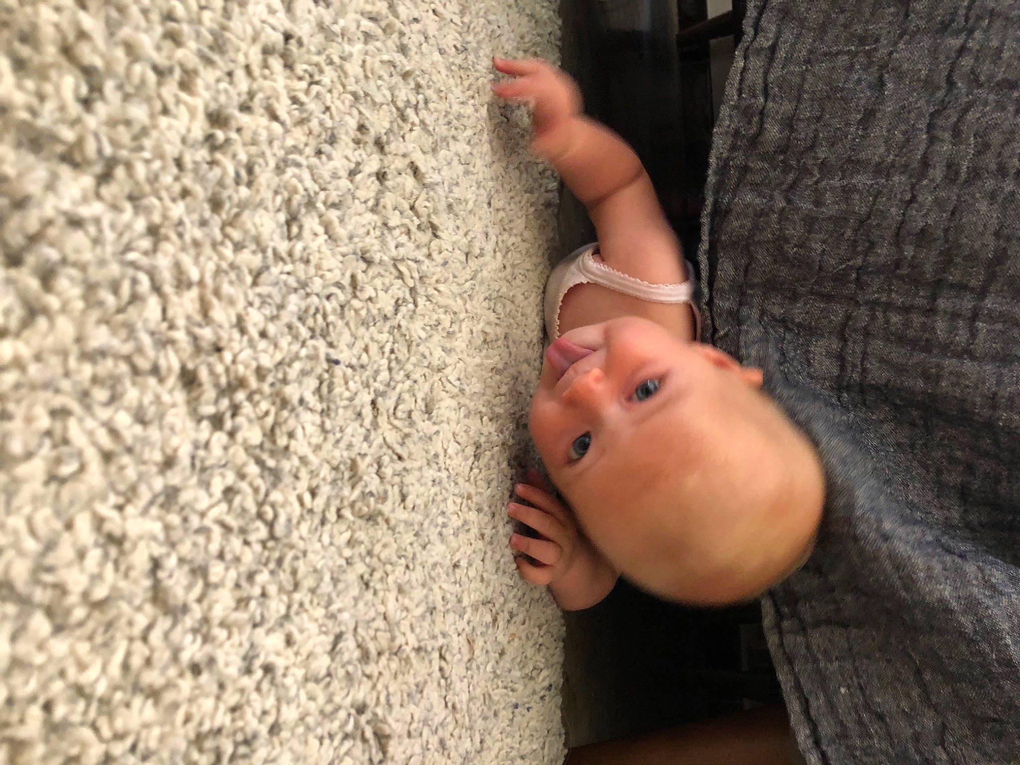 Axelle participe au concours pour gagner de l'argent avec cette photo : baby, child, finger, flash_photography, flooring, fun, grass, hand, linens, lip, neck, nose, person, photo_shoot, portrait_photography, rock, sitting, skin, soil, toddler