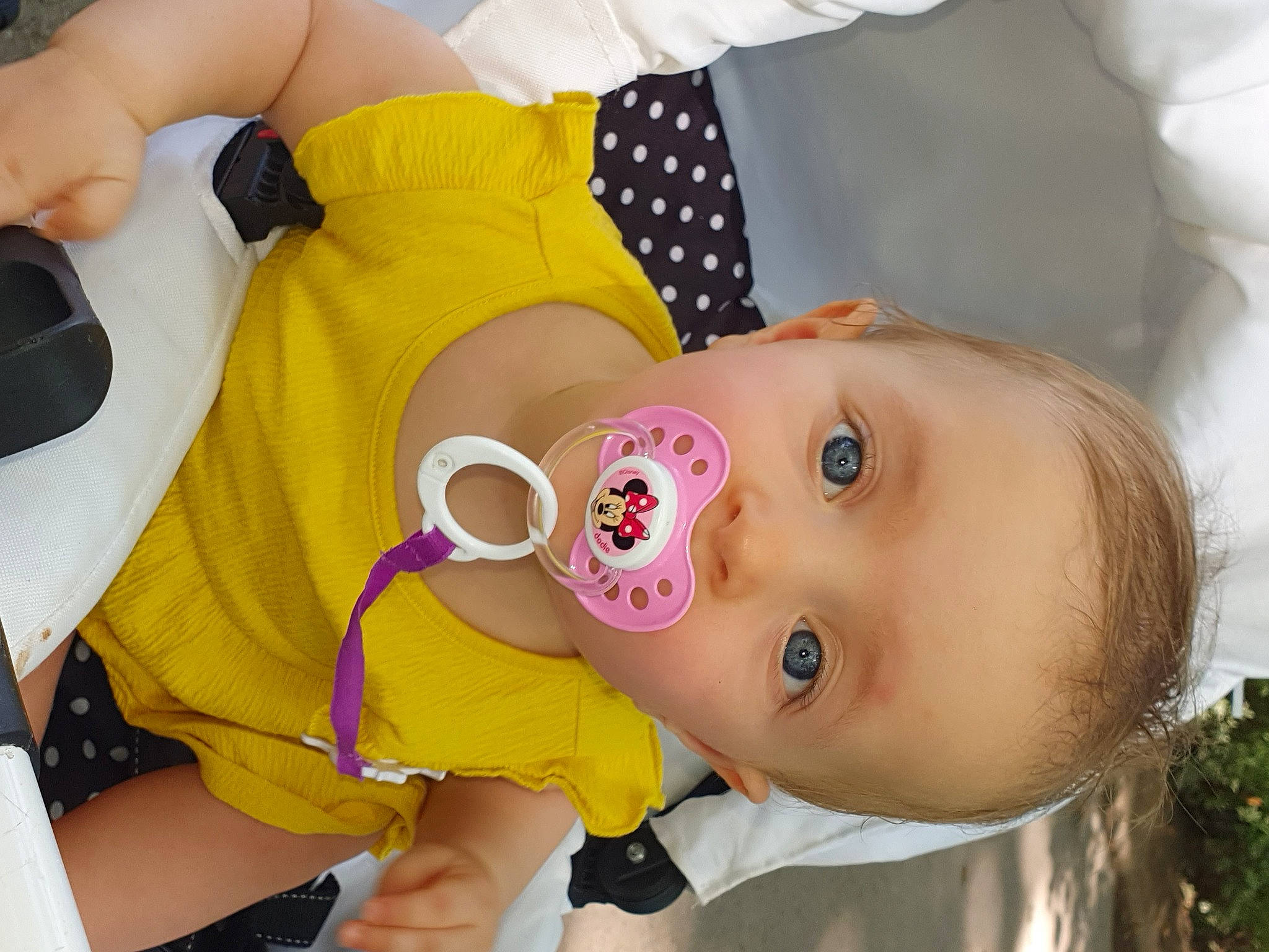 Iliana participe au concours pour gagner de l'argent avec cette photo : baby, baby_products, child, ear, mouth, person, pink, product, toddler, yellow