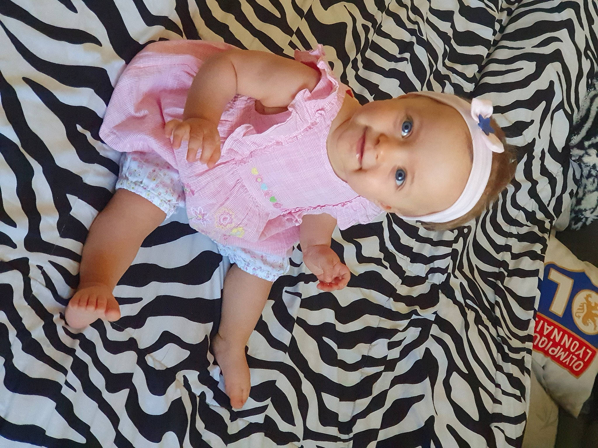 Iliana a rejoint le concours — aidez-le/la à gagner de superbes lots ! baby, baby_toddler_clothing, child, joy, person, product, toddler