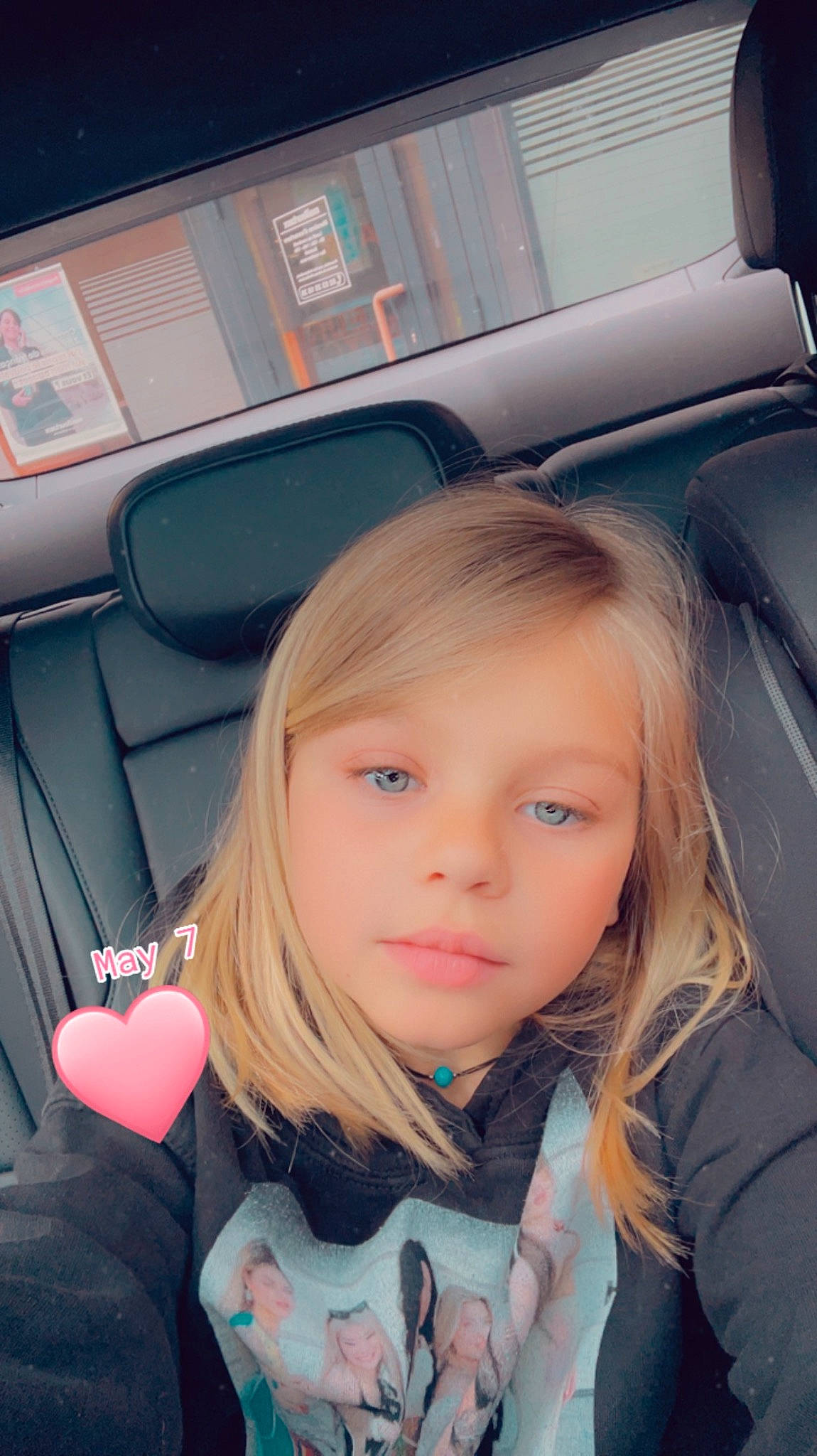 Lyse a rejoint le concours — aidez-le/la à gagner de superbes lots ! automotive_design, automotive_exterior, blond, car, car_seat, cheek, chin, eyebrow, eyelash, fun, hairstyle, happy, lip, motor_vehicle, mouth, nose, person, skin, travel, vehicle